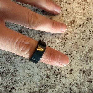 Oura ring size 6 Gen 3 with charger